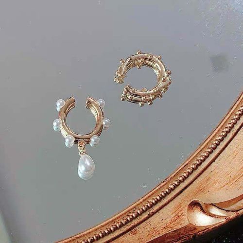 Creative Pearl Ear Clip Cold Asymmetric Niche Design